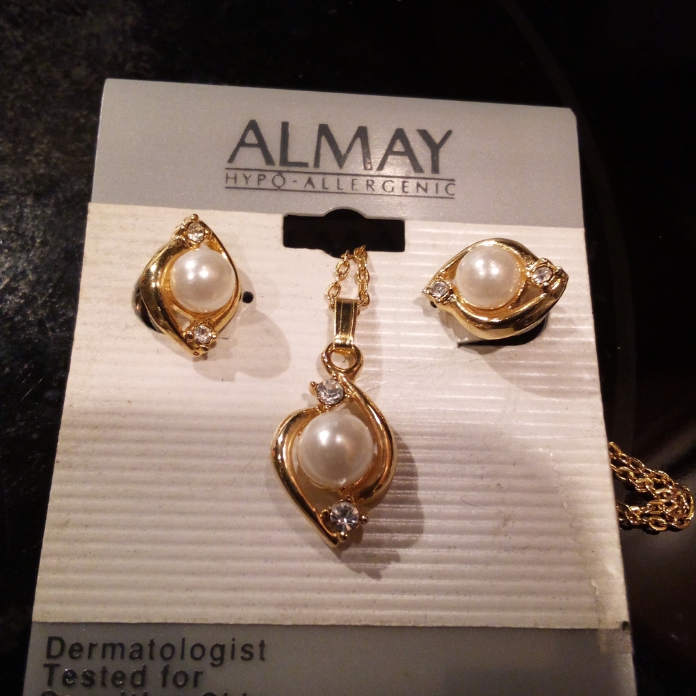 Almay Gold Pearl and Diamond Necklace & Earring Jewelry Set